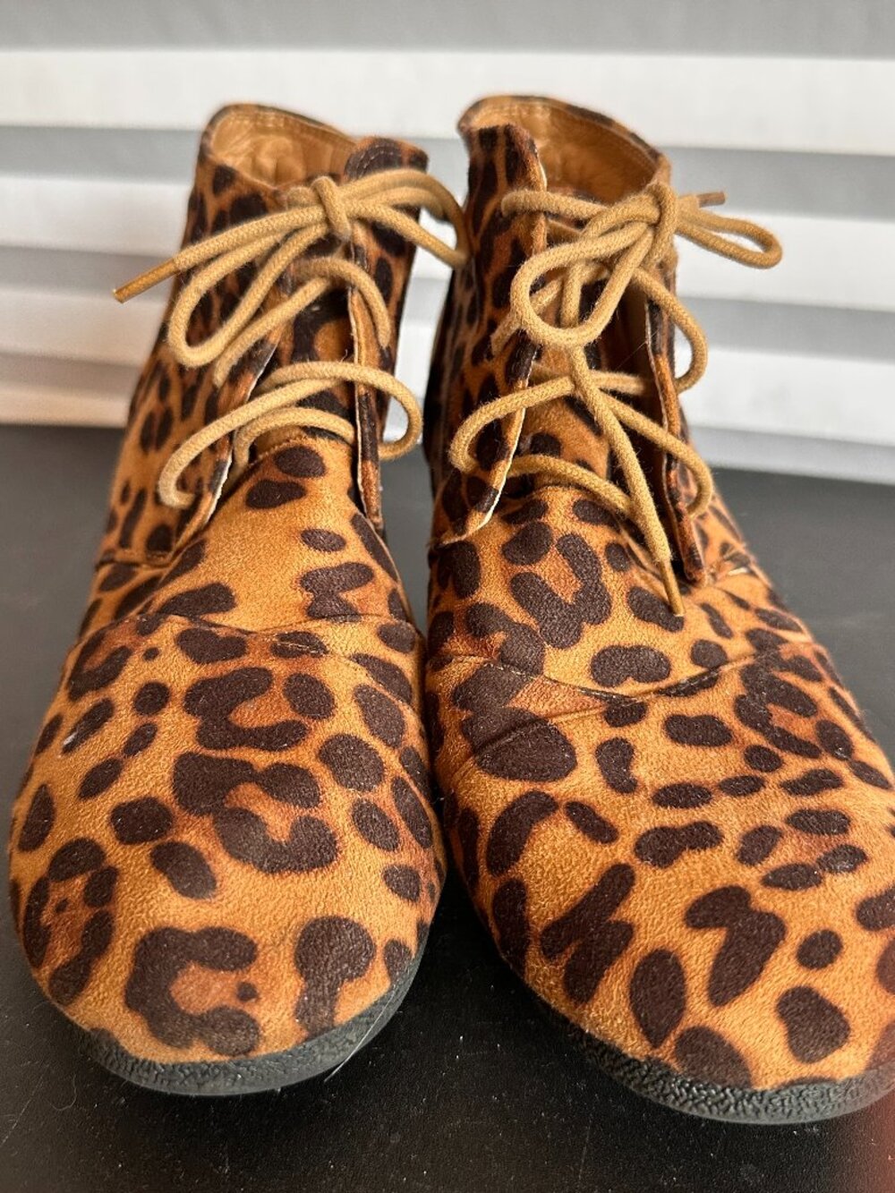 Lov Mark Women’s Animal Faux Suede Wedge Lace-Up Shoes Size 9 – Chic Bootie